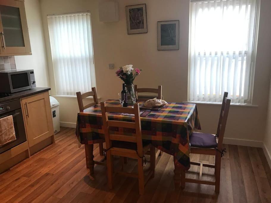 Great Offer 2 Bed Tenby Flat Free Parking Екстер'єр фото