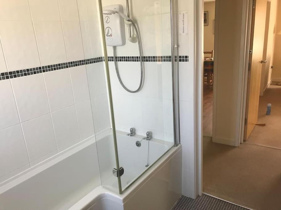 Great Offer 2 Bed Tenby Flat Free Parking Екстер'єр фото